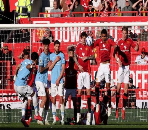 結(jié)果會如何曼聯(lián)上次英超四連平是在1992年，曼城是在2009年