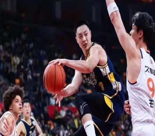 广东队惨败上海，揪出最大混子球员，疯狂打铁不传球，徐杰被坑了