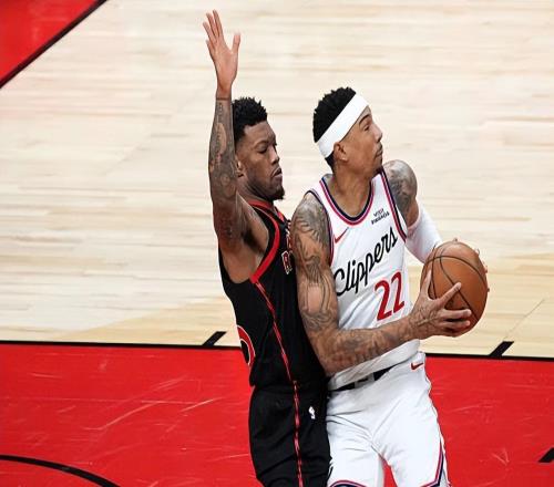 不用的時候快船側(cè)翼新星一分鐘都不讓上，用的時候一分鐘都不讓下