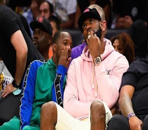 小里弗斯：里奇保罗该停止做播客了，他的言论都代表詹姆斯