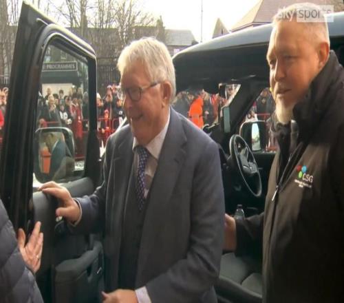 熟悉的身影，弗格森抵達老特拉福德準備現(xiàn)場觀看曼市德比