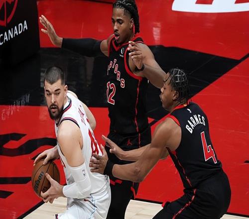 態(tài)度積極了許多！快船內(nèi)線支柱終于在攻防兩端起到了關(guān)鍵的作用