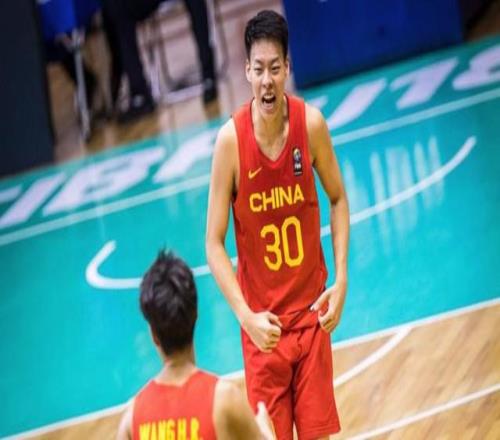 登場7分鐘，得分+籃板不如犯規(guī)多，球迷：打不了CBA但能打國家隊