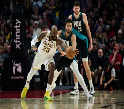 詹姆斯20+9+8+2帽，湖人完敗開拓者！克林根兩雙，楊瀚森0分1失誤