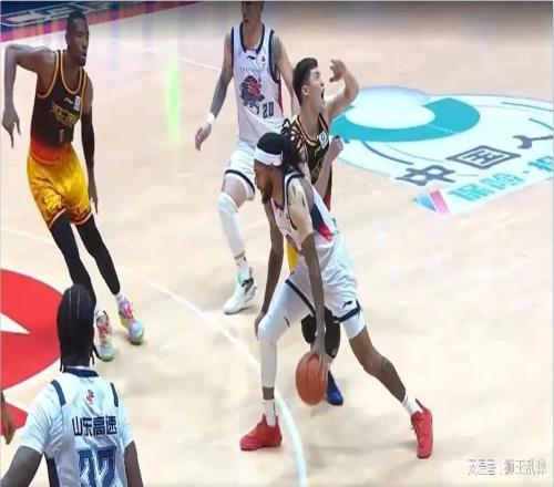 八連勝?zèng)_昏頭腦！山東高速慘敗江蘇，邱彪的紀(jì)律課刻不容緩