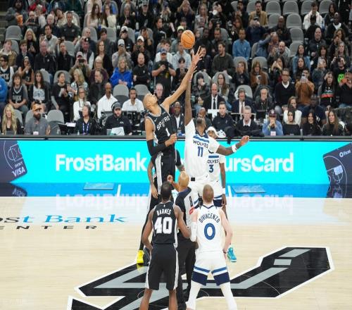 神仙打架！文班亞馬39+9+3，華子55分創(chuàng)新紀(jì)錄！聯(lián)盟門面該換人了