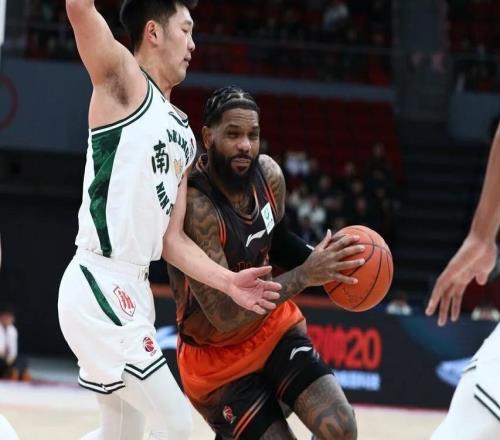 山東男籃再戰(zhàn)吉林，頭腦清醒比什么都重要，鮑威爾當棄則棄