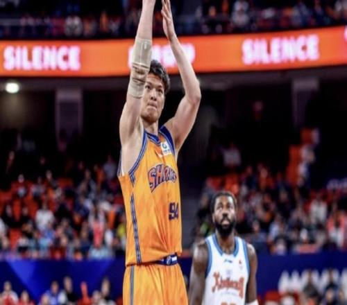 帶傷作戰(zhàn)，王哲林：手指的傷勢又嚴(yán)重了，吃了止痛藥才能好點(diǎn)