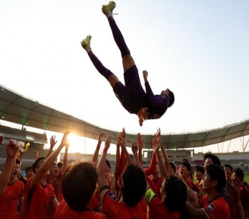 42！02！瘋狂一夜，中國隊(duì)晉級，曼城恥辱落敗，尤文圖斯爆大冷