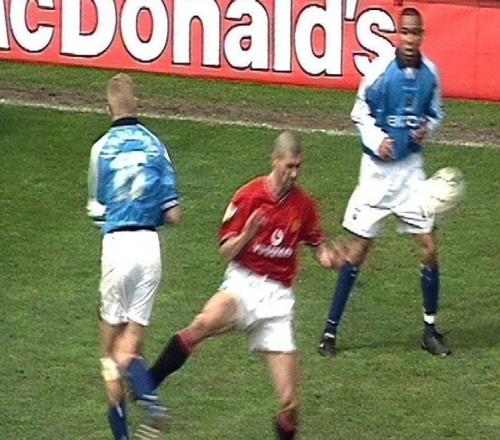 不友好，贏下德比后曼聯(lián)球迷高歌“哈蘭德，你爸還好嗎”