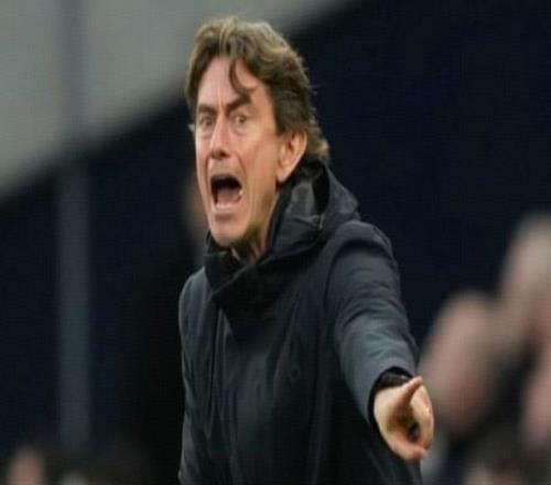 記者：弗蘭克早早來到訓(xùn)練基地，準(zhǔn)備與多特的歐冠比賽