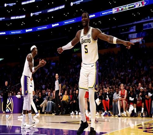 百發(fā)百中拿下大號兩雙，為什么湖人還是不愿意給他更多支持