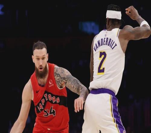 雷迪克主動變陣！最近拉胯的湖人，終于贏一場回血！