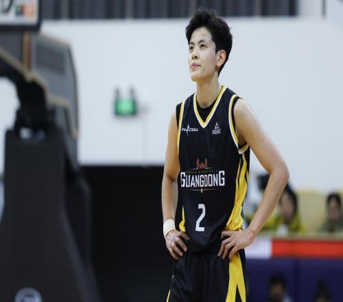 “掃武除鶴”卻三連??！廣東女籃海報(bào)遇爭議：本對(duì)楊舒予頗為稱贊