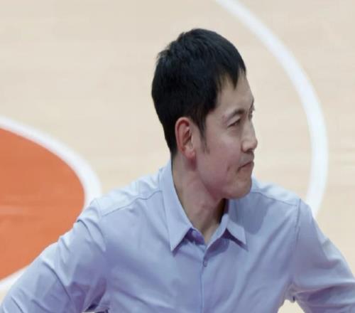 北控剛打好一場又崩了！防守反擊頂不住，張慶鵬掛機(jī)，還是沒希望