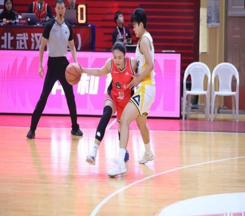 WCBA聯(lián)賽首勝衛(wèi)冕冠軍，武漢盛帆黃鶴女籃穩(wěn)居積分榜第八位