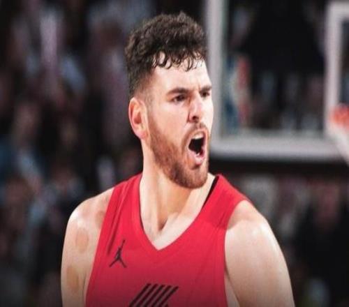 未來(lái)之星，克林根是09年以來(lái)砍至少20分15板最年輕的開拓者球員