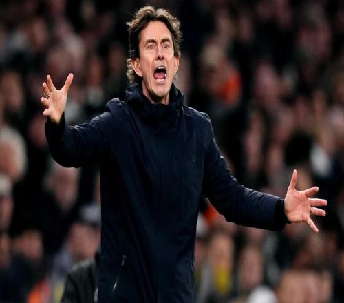 電訊報：弗蘭克照常帶隊(duì)訓(xùn)練，球員們對俱樂部的計劃一無所知