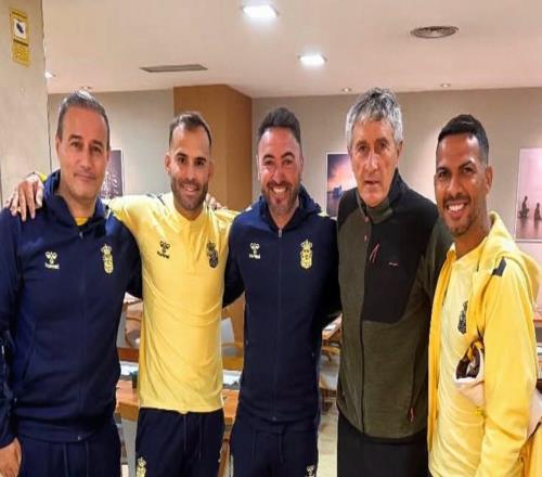 國安前主帥塞蒂恩受邀觀戰(zhàn)桑坦德競技比賽，并與比埃拉合影