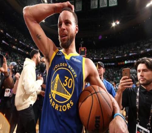 庫里22年G6奪冠球衣以245萬美元拍賣，創(chuàng)庫里球衣成交價(jià)新高