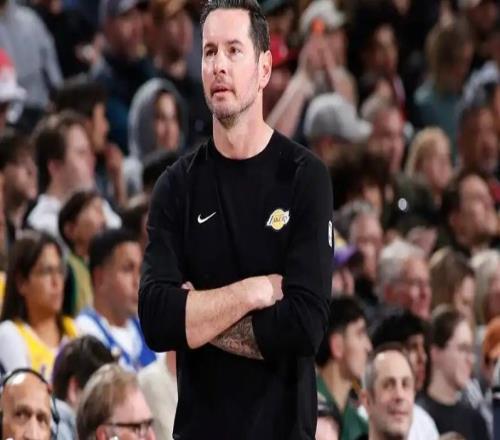 湖人防守終于醒了！避免東契奇被點(diǎn)，聯(lián)防展現(xiàn)輪轉(zhuǎn)速度+護(hù)框！