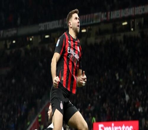 破密防就靠他！米蘭大中鋒砸破萊切城墻，做球指揮精神力均拉滿