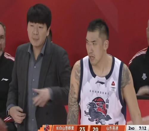 山東男籃逆轉(zhuǎn)吉林9分險勝，陶漢林12+7鮑威爾爆發(fā)，姜偉澤17+4+4
