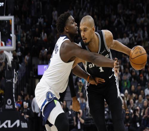 愛(ài)德華茲：我喜歡跟文班亞馬的對(duì)決，若我倆單挑我會(huì)擊敗他