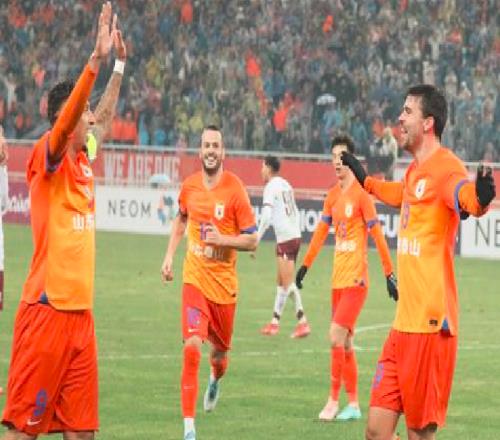 正式官宣！山東泰山續(xù)約超級射手，上賽季曾完成4次帽子戲法