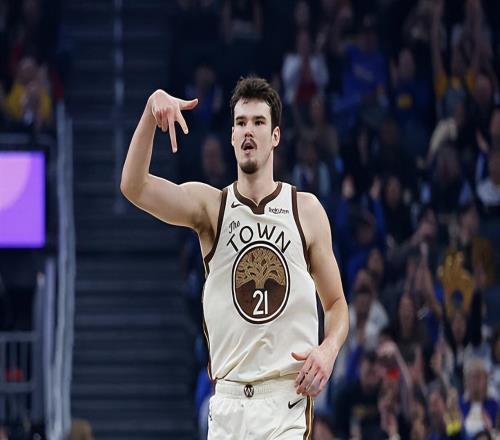 難得手感恢復(fù)了！勇士內(nèi)線新星能否繼續(xù)保持這樣的三分命中率呢