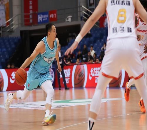 轉(zhuǎn)投恩師拿到大合同！CBA頂薪后衛(wèi)與老東家鬧翻，場均只有5.9分