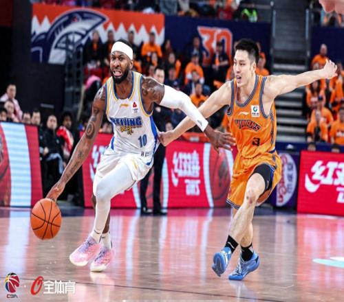 唉！拿600萬，0分1板+3次空籃不中，名記怒噴：成北京隊(duì)潰敗縮影