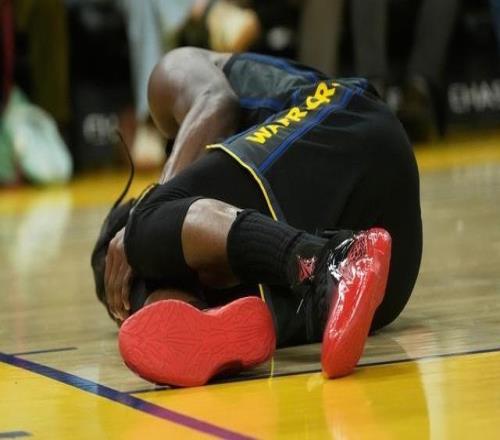 巴特勒賽季報銷后，勇士隊又一次走上了岔路口