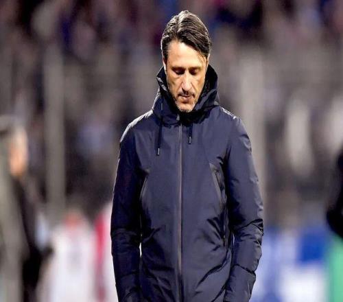 記者：多特蒙德主教練科瓦奇已進(jìn)入曼聯(lián)的主帥候選名單天空體育：對(duì)陣瓜帥的曼城，B費(fèi)創(chuàng)造1紀(jì)錄