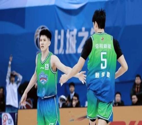 不簡(jiǎn)單！69歲老帥率“平民球隊(duì)”，掀翻大黑馬，豪取一波4連勝！