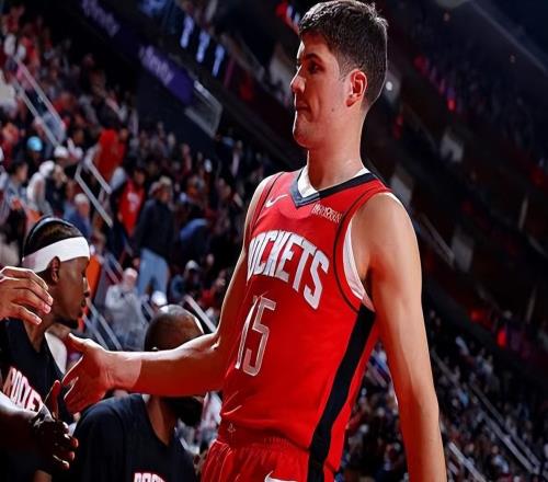 靠著一己之力扭轉(zhuǎn)了局面！火箭后場新星絕對值得更高的戰(zhàn)術(shù)地位