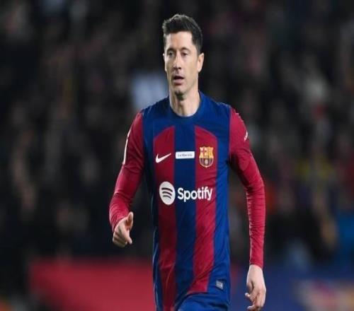 每體：巴薩無(wú)意強(qiáng)行送走萊萬(wàn)，但留隊(duì)須接受新定位+薪水減半