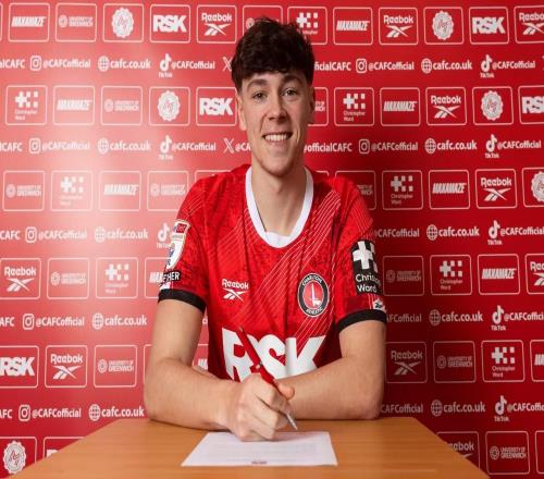 官方：利物浦后衛(wèi)盧克錢伯斯租借加盟查爾頓