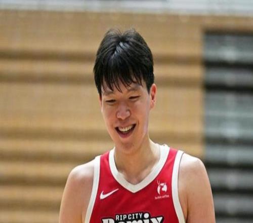 2分13板4帽！連楊瀚森手下敗將都熬出頭了，開拓者別再耽誤小楊了