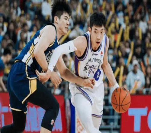 這就是國家隊后衛(wèi)全場8分垃圾時間刷6分，球迷：刷分也刷不明白