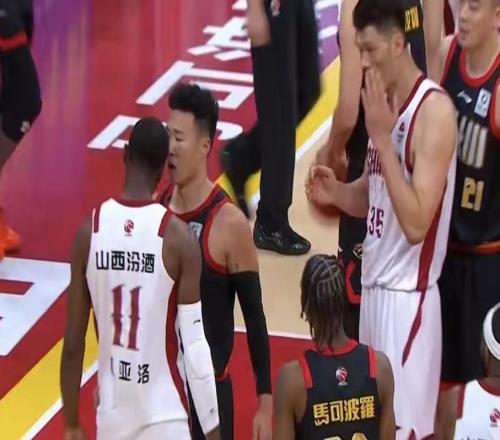 驱逐主教练,半场7次技术犯规,CBA超级外援又惹麻烦