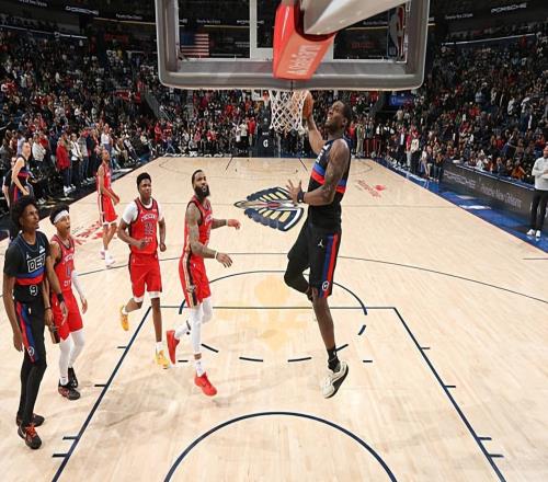 輕松打爆了鵜鶘內(nèi)線！活塞內(nèi)線新星的進步幅度確實是相當驚人