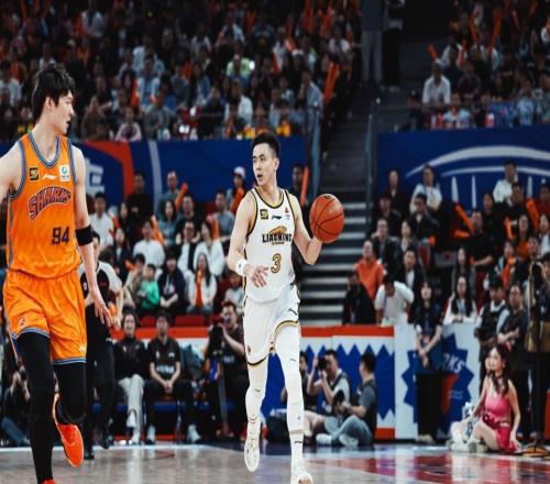 郭艾倫休賽期玩綜藝曾遭質(zhì)疑趙繼偉賽季期間拍廣告為何無熱議