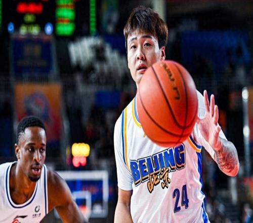 幸虧放棄趙睿！上海隊二選一成功，遼籃三冠前鋒太香，成全王哲林