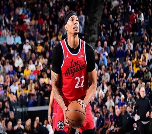 太不容易了！側翼新星終于靠著自己的努力成為了球隊的第六人