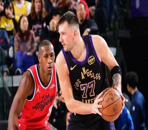 逆轉(zhuǎn)未果！東詹合砍55分難救主，洛城德比湖人104112不敵快船