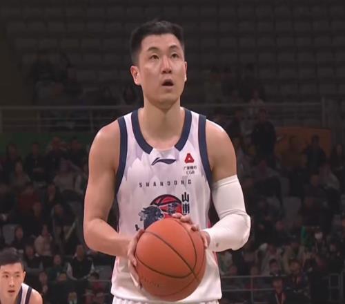 山東男籃客場險勝遼寧，高詩巖關(guān)鍵三分+關(guān)鍵搶斷，陳林堅太穩(wěn)了