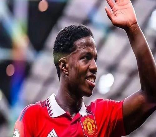 曼晚：曼聯(lián)還沒有決定是否讓馬拉西亞離隊(duì)TA：曼聯(lián)2425賽季的工資支出排名英超第5