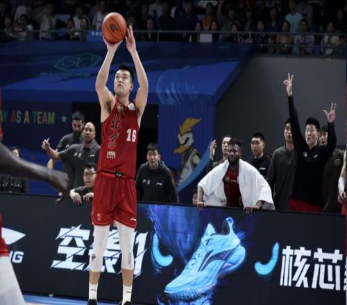 見鬼了！登場16分鐘，所有數(shù)據(jù)都掛0，連犯規(guī)也是0，球迷：真混子