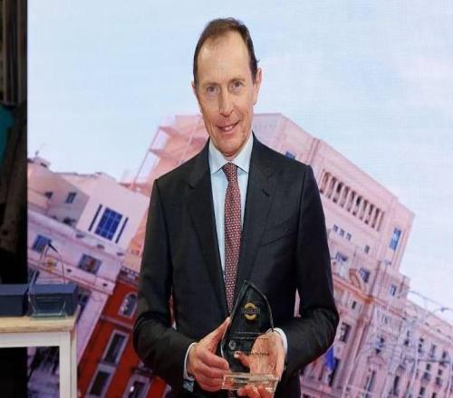 皇馬因?qū)︸R德里市旅游業(yè)的貢獻(xiàn)獲表彰，布拉特恰諾領(lǐng)取紀(jì)念獎(jiǎng)